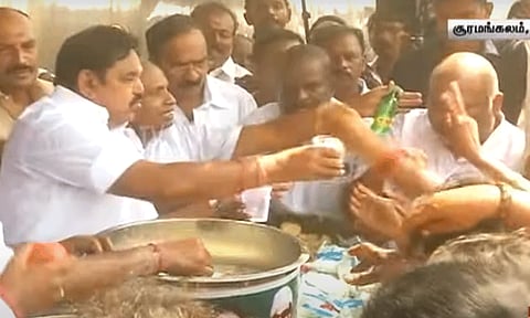 நீர்,மோர் பந்தலை திறந்து வைத்த ஈபிஎஸ்.. முந்திக்கொண்டு குளிர்பானங்களை எடுத்து சென்ற மக்கள்