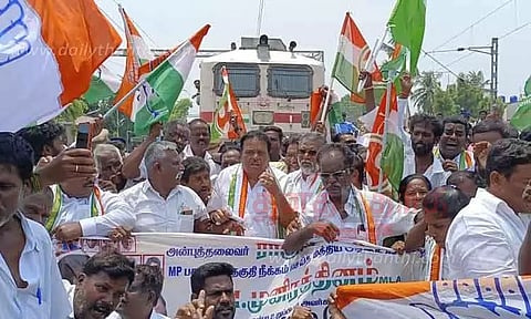 காங்கிரஸ் கட்சியினர் ரெயில் மறியல்; எம்.எல்.ஏ. உள்பட 120 பேர் கைது