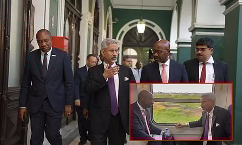 மொசாம்பிக்கில் சிறப்பான வரவேற்பு; மேட் இன் இந்தியா ரெயிலில் பயணித்த மத்திய மந்திரி ஜெய்சங்கர்