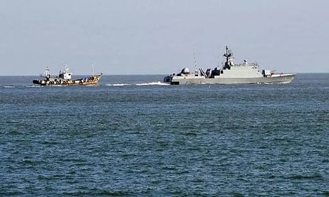 எல்லை மீறிய வடகொரிய ரோந்து படகு; துப்பாக்கியால் சுட்டு எச்சரிக்கை செய்த தென்கொரியா