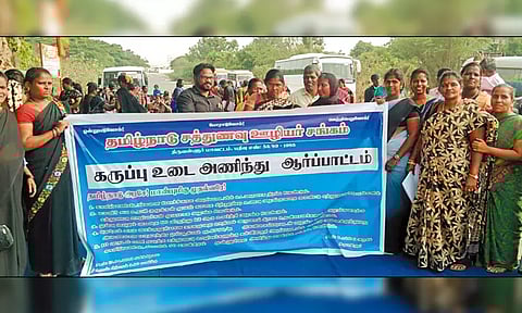 பல்வேறு கோரிக்கைகளை வலியுறுத்தி சத்துணவு ஊழியர்கள் ஆர்ப்பாட்டம்