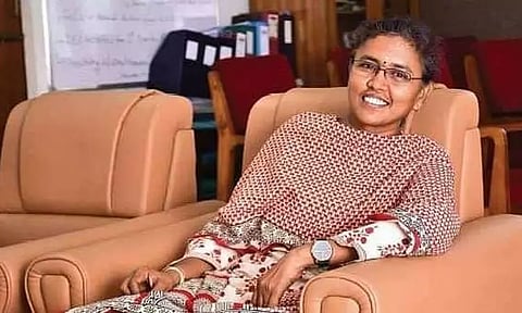 பல் பிடுங்கிய விவகாரம்: விசாரணையின் போதே திடீரென அதிரடி உத்தரவு போட்ட அமுதா ஐஏஎஸ்...!