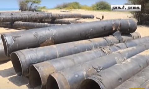 நாகூர் கடற்கரையில் போடப்பட்ட கச்சா எண்ணெய் குழாய் அகற்றம்..