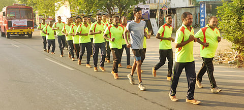 தீயணைப்பு வீரர்களின் விழிப்புணர்வு மினி மாரத்தான்