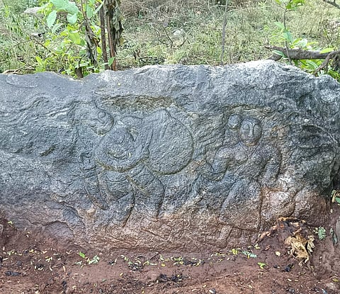 வேப்பனப்பள்ளி அருகே 13-ம் நூற்றாண்டு நடுகற்கள் கண்டுபிடிப்பு