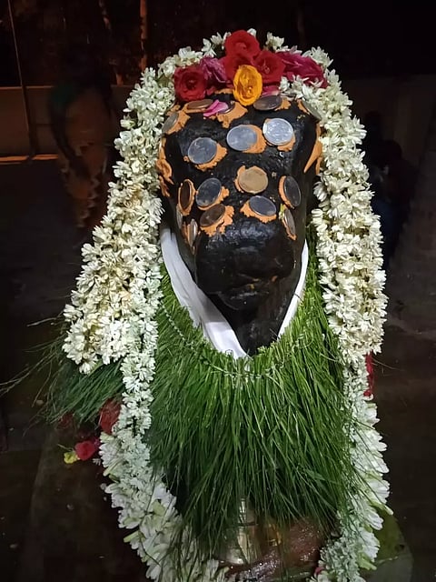 கங்கைகொண்டசோழபுரம் பிரகதீஸ்வரர் கோவிலில் பிரதோஷ விழா