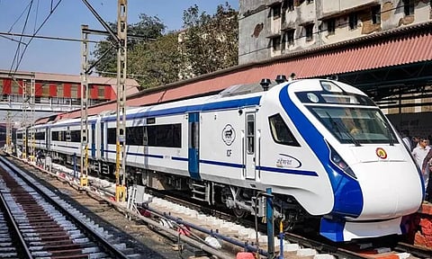 தண்டவாளத்தின் மோசமான நிலை: 'வந்தேபாரத்' ரெயில்கள் மணிக்கு 83 கி.மீ. வேகத்தில் ஓட்டம் - ரெயில்வே