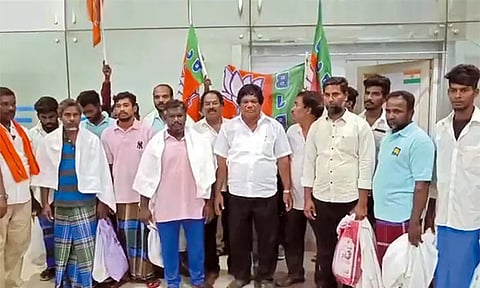 இலங்கை சிறையில் இருந்து விடுதலையான தமிழக மீனவர்கள் 11 பேர் சென்னை வந்தனா