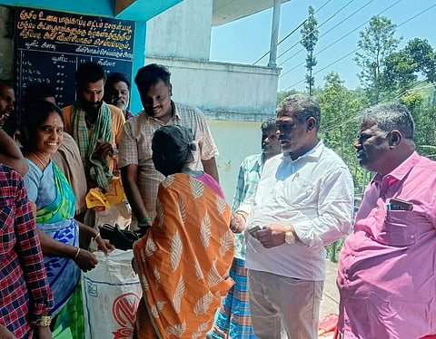 ரேஷன் கடையில் அதிகாரிகள் ஆய்வு