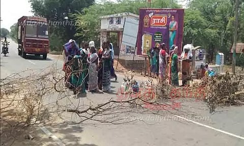 குடிநீர் கேட்டு பெண்கள் சாலைமறியல்