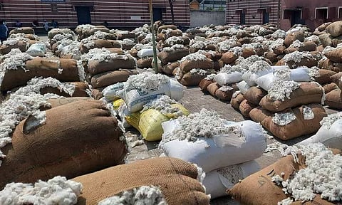 ரூ.32½ லட்சத்துக்கு பருத்தி விற்பனை