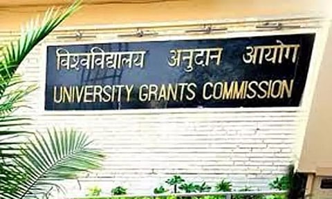 பல்கலைக்கழக மாணவர்கள் மாநில மொழியில் தேர்வு எழுத அனுமதி - பல்கலைக்கழக மானியக்குழு உத்தரவு