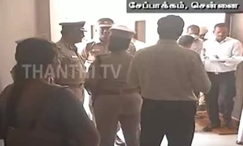 பற்களை பிடுங்கிய விவகாரம்: தேசிய தாழ்த்தப்பட்டோர் ஆணையம் விசாரணை - நெல்லை போலீசார் நேரில் ஆஜர்