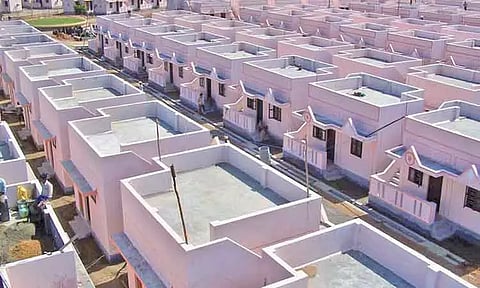 பிரதமர் வீடு கட்டும் திட்டம்: அனுமதிக்கப்பட்டதை விட குறைவாக வீடு கட்டப்பட்டுள்ளது - சி.ஏ.ஜி. அறிக்கையில் தகவல்