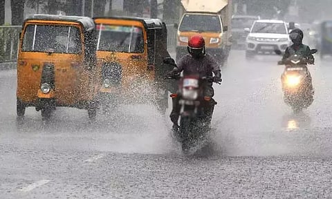 தமிழகத்தில் நாளை 15 மாவட்டங்களில் கனமழைக்கு வாய்ப்பு- சென்னை வானிலை ஆய்வு மையம்