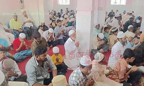 பள்ளிவாசல்களில் சிறப்பு தொழுகை