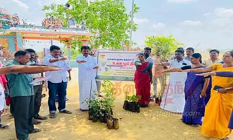 மரக்கன்றுகள் நடும் பணி