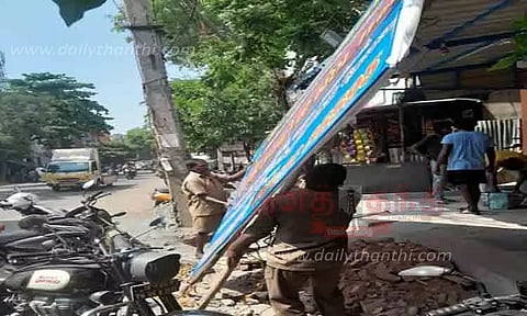 போக்குவரத்துக்கு இடையூறாக இருந்த பேனர்கள் அகற்றம்