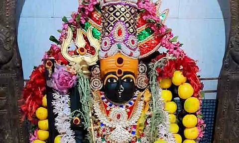 அம்மன் கோவில்களில் சிறப்பு அபிஷேகம்