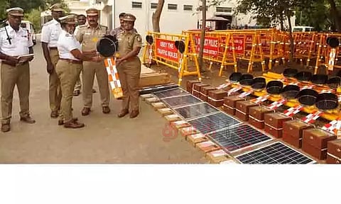 விபத்தை தடுக்க போக்குவரத்து-நெடுஞ்சாலை ரோந்துபோலீசாருக்கு பாதுகாப்பு உபகரணங்கள்