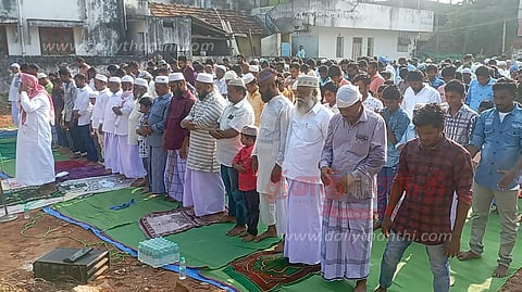 பள்ளிவாசல்களில் சிறப்பு தொழுகை