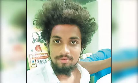 கடற்கரையில் மது அருந்தியபோது தகராறு: வாலிபர் வெட்டிக்கொலை