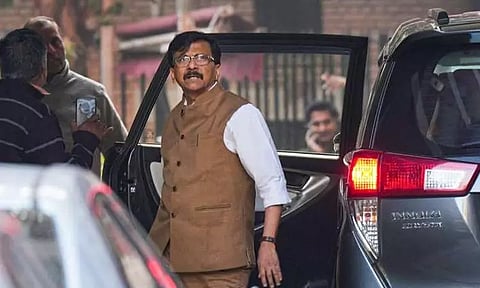 மராட்டிய அரசு 15 நாளில் கவிழும் - சஞ்சய் ராவத்