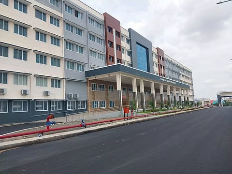 காட்சி பொருளாக காணப்படும் அரியலூர் அரசு மருத்துவக்கல்லூரி மருத்துவமனை