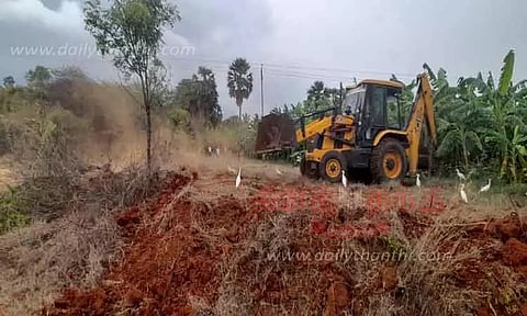 வள்ளியூர் பெரியகுளம் ஆக்கிரமிப்பு அகற்றம்