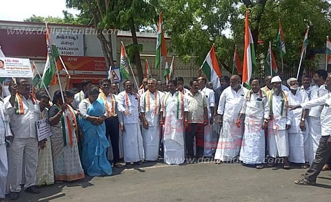 தஞ்சையில், காங்கிரஸ் கட்சியினர் ஆர்ப்பாட்டம்