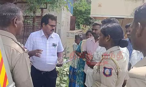 இறந்தவர் உடலை அடக்கம் செய்ய எதிர்ப்பு; ஒருவர் தீக்குளிக்க முயன்றதால் பரபரப்பு