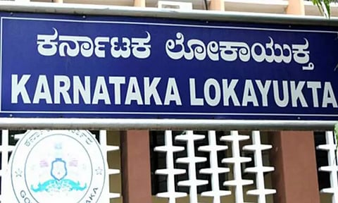 கர்நாடகத்தில் அரசு அதிகாரிகள் வீடுகளில் லோக் அயுக்தா போலீசார் சோதனை