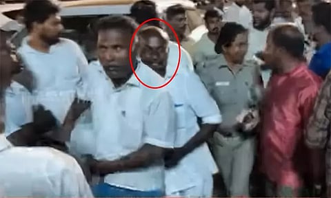 ஓபிஎஸ் மாநாட்டில் கத்தியுடன் புகுந்த நபர் - சுற்றிவளைத்த போலீசார்.. - திருச்சியில் பரபரப்பு!