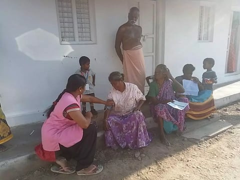 சுகாதாரத்துறை சார்பில் மக்களை தேடி மருத்துவம்