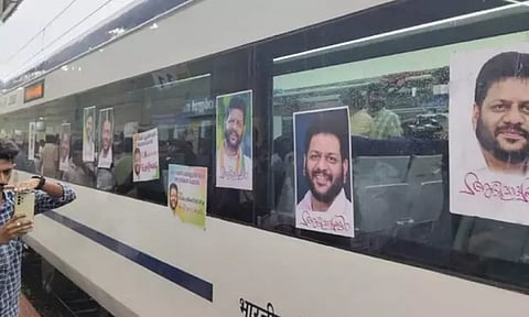 வந்தே பாரத் ரெயிலில் பாலக்காடு காங்கிரஸ் எம்.பி. புகைப்படம் - ரெயில்வே போலீசார் விசாரணை