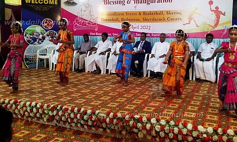 பள்ளி மாணவிகளின் கலை நிகழ்ச்சி