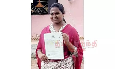 பெரம்பலூர் மாவட்டத்தை சேர்ந்த நரிக்குறவர் இன மாணவிக்கு பழங்குடியினர் சாதி சான்றிதழ்