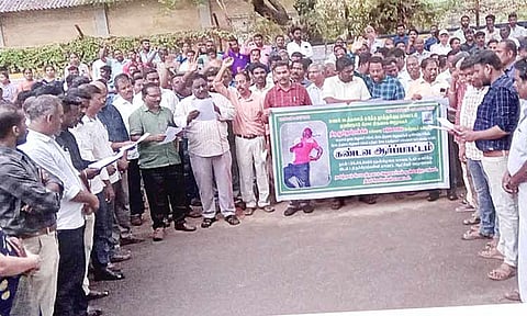 கிராம நிர்வாக அலுவலர்கள் ஆர்ப்பாட்டம்