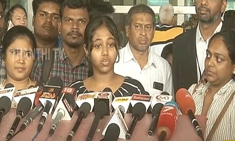 "எல்லாத்தையும் விட்டுட்டு.. ஒருதுணியோட வந்துருக்கோம்.." - சூடானில் இருந்து திரும்பிய தமிழர்கள் கண்ணீர் பேட்டி