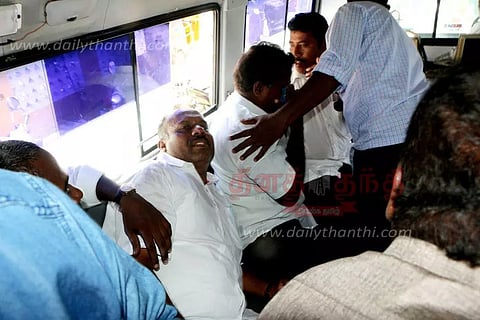 விஷம் குடித்து அமுதசுரபி ஊழியர்கள் தற்கொலை முயற்சி