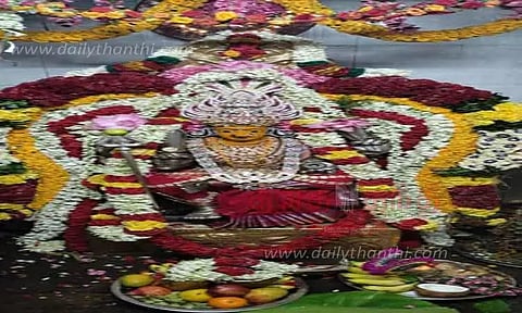 நந்தி வாகனத்தில் அம்மன் திருவீதி உலா