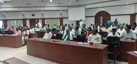 வாய்க்கால்கள் தூர்வாரும் பணியை விரைந்து தொடங்க வேண்டும்