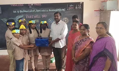 தொப்பம்பட்டி அரசு பள்ளியில் மாணவர்களுக்கு பிரிவுபசார விழா