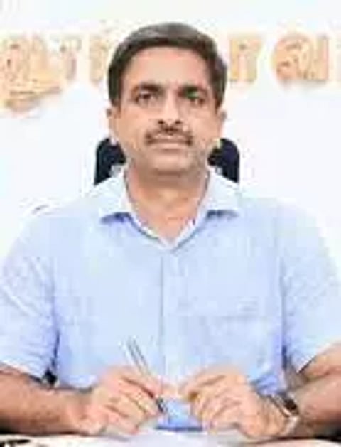 வேகத்தை குறைத்து பயணிக்க வேண்டும்