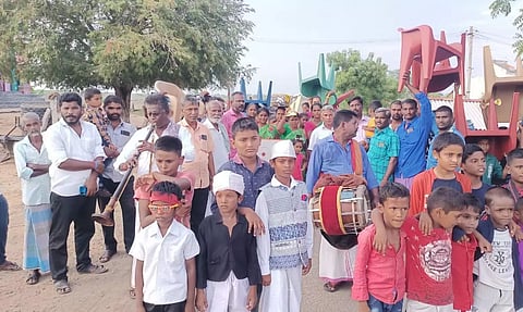 அரசு பள்ளிக்கு கல்விச்சீர்