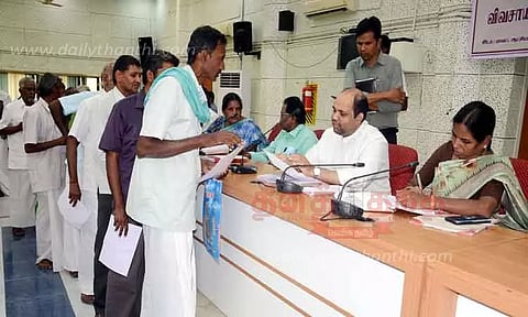 மே மாதம் 15-ந்தேதி வரைகீழ்பவானி வாய்க்காலில் தண்ணீர் விட வேண்டும்;வேளாண் குறைதீர்க்கும் கூட்டத்தில் விவசாயிகள் கோரிக்கை