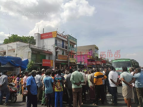 ஜோலார்பேட்டையில் 1½ வருடங்களாக குடிநீர் வராததால் பொது மக்கள் சாலை மறியல்