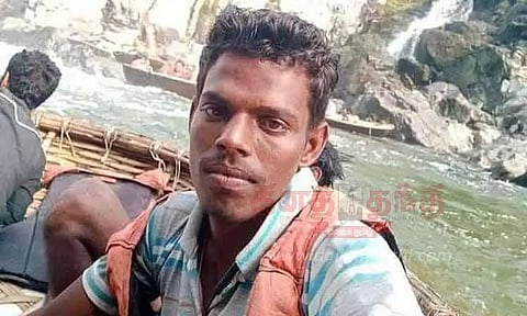 பஸ் மோதி வாலிபர் சாவு