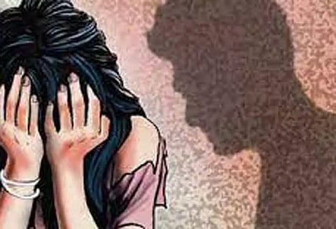 மாணவியை கடத்தி பாலியல் பலாத்காரம் செய்த வாலிபர் கைதுஏற்கனவே சிறுமியை பலாத்காரம் செய்த வழக்கில் சிக்கியவர்