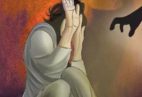 உணவில் போதை பொருள் கலந்து இளம்பெண் பலாத்காரம் - 65 பவுன் நகைகளையும் பறிகொடுத்ததாக புகார்